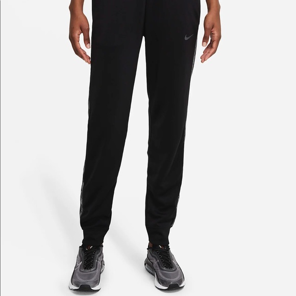 Nike joggers - Picture 1 of 6